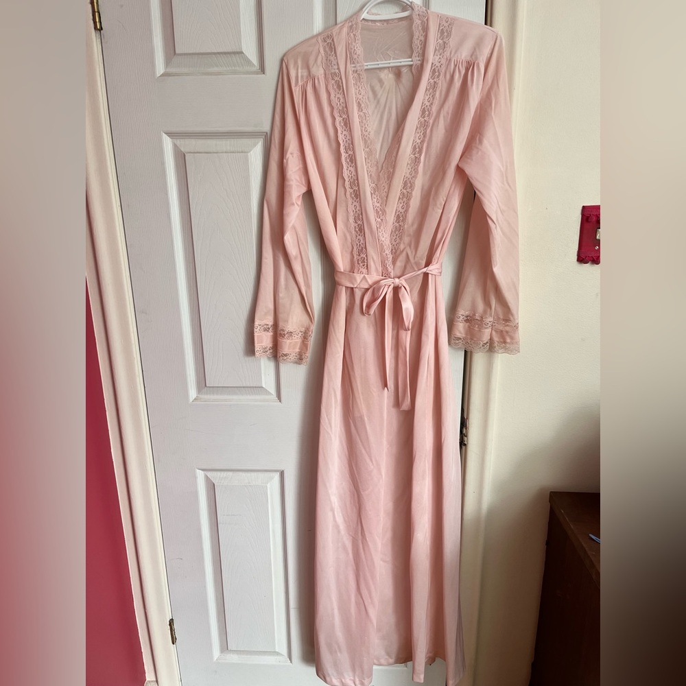 Vintage Soft Pink Lace Robe